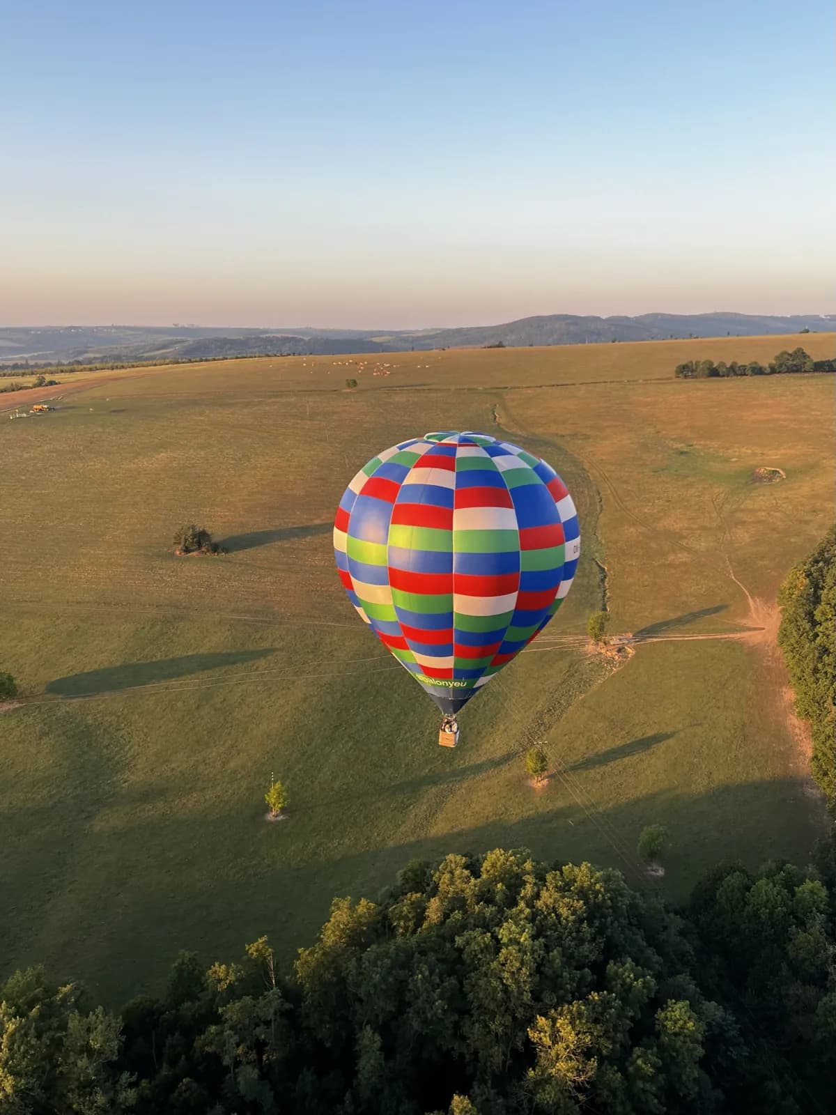 Balón Balony.eu nízko nad loukami Slovácka