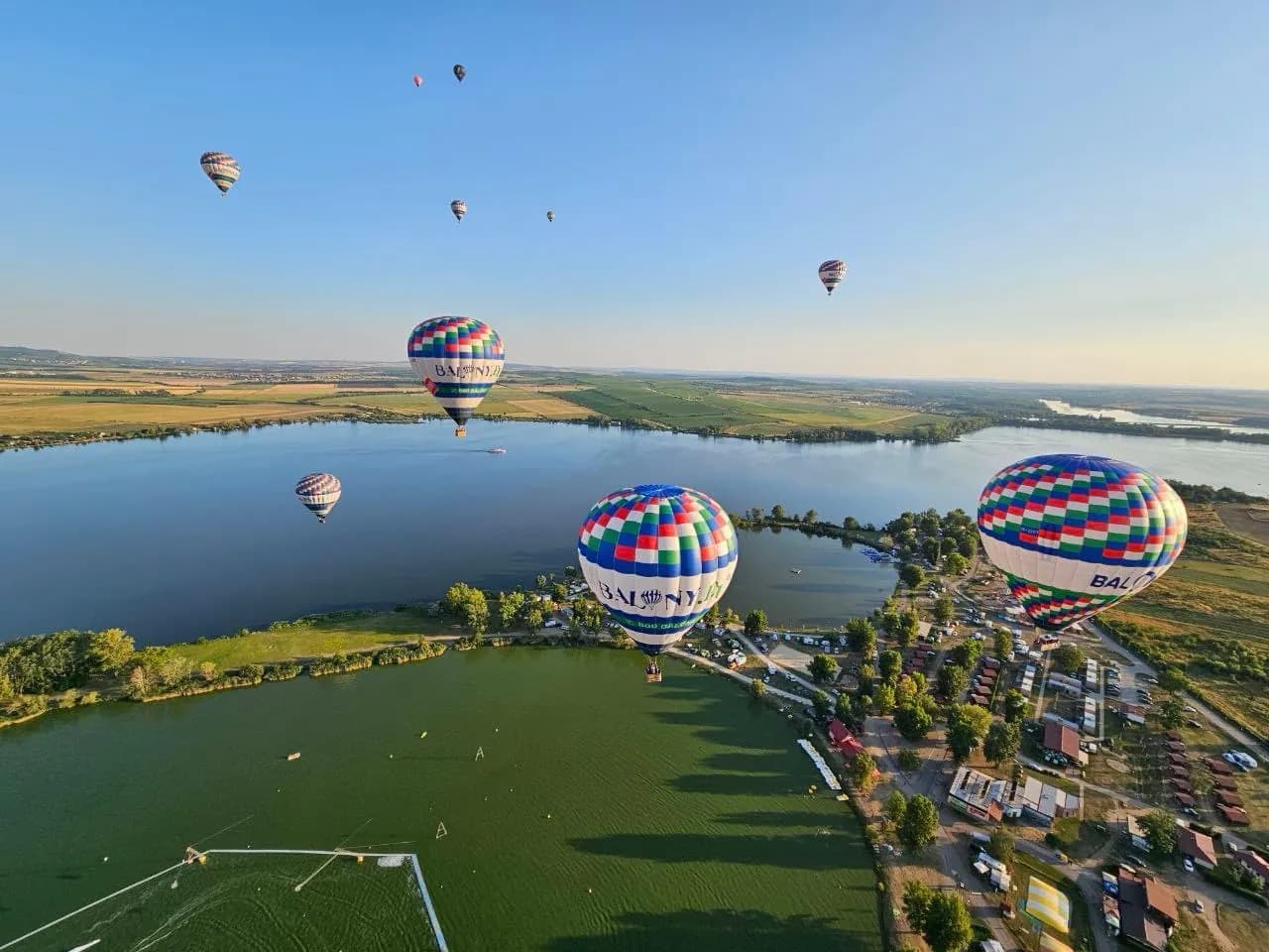 Balóny nad Novomlýnskými nádržemi